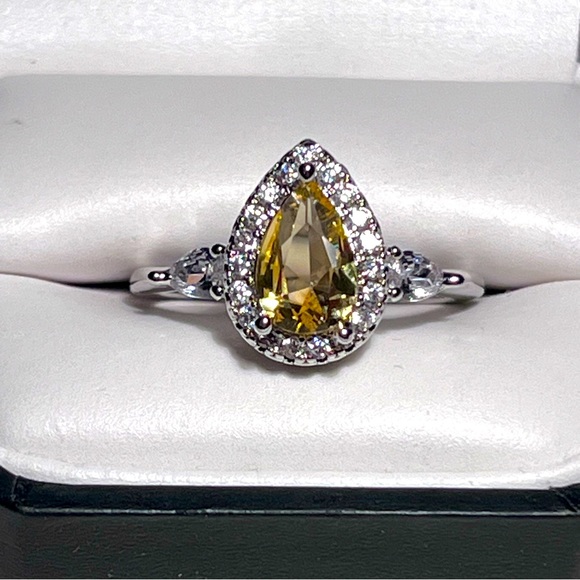 925 Sterling Silver Pear-Shaped Yellow Engagement Ring - Picture 1 of 12